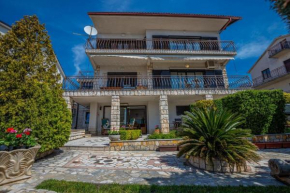 Apartments with a parking space Novi Vinodolski - 22846